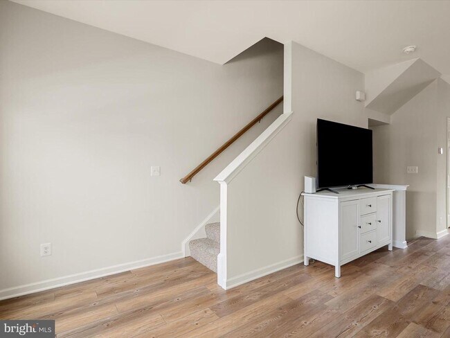 Building Photo - 113 Heyford Dr