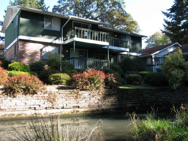 Building Photo - Two Bedroom Apartment by Bush Park