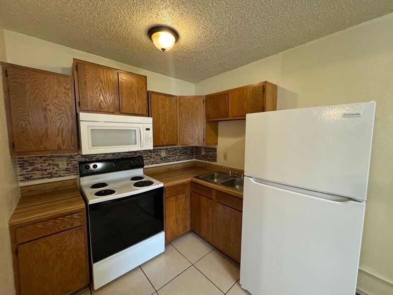 Building Photo - 1301 Franz Dr