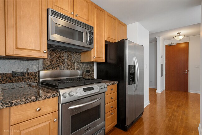 Building Photo - 420 E Waterside Dr