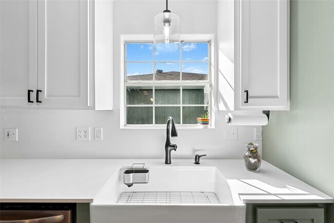 Building Photo - 505 Mairo St