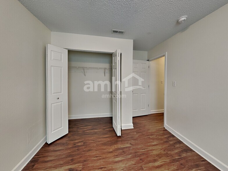 Building Photo - 12483 Old Pond Rd