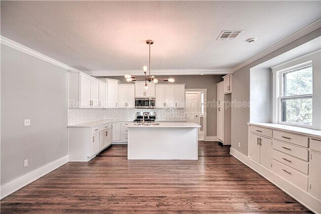 Building Photo - 1118 NW 33rd St