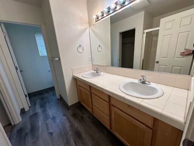 Building Photo - Super Clean 3 Bedroom Home -   Pet Conside...
