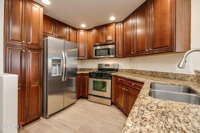 Building Photo - 5450 E Deer Valley Dr