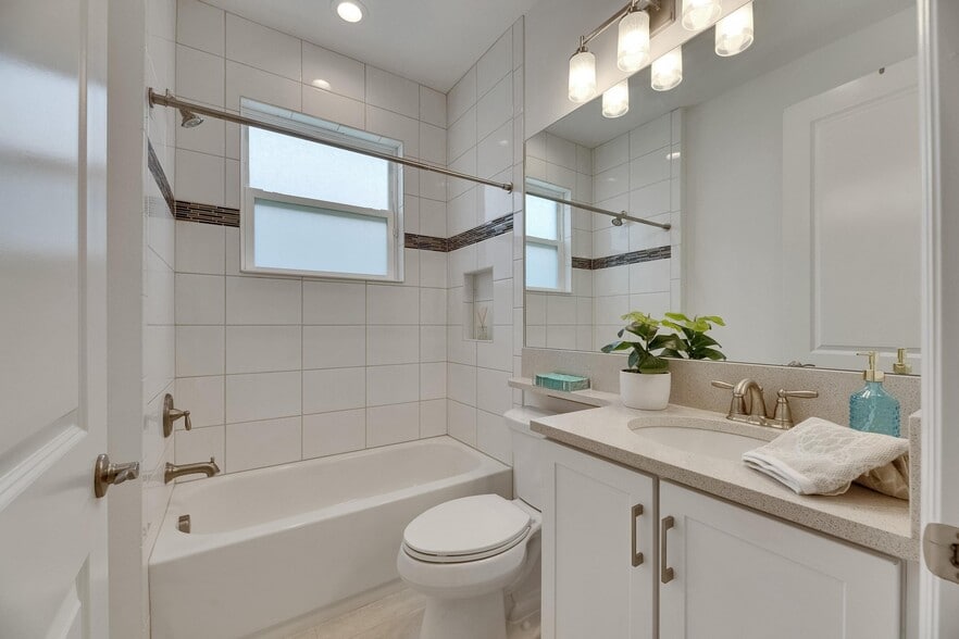 Building Photo - 4915 Sienna Isles Ave