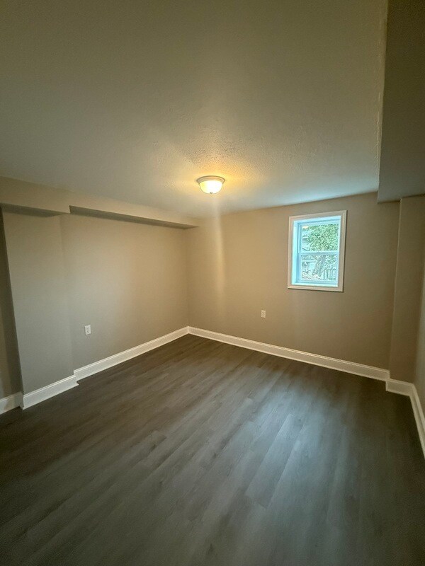 Building Photo - 1300-1330 Windsor Avenue - 1304B