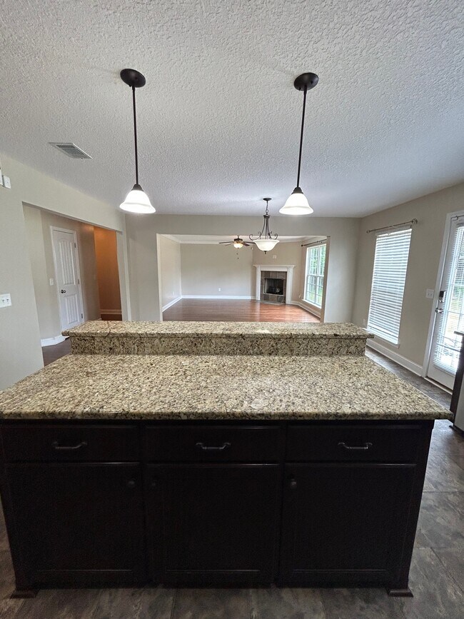 Building Photo - 709 Highgrove Ct
