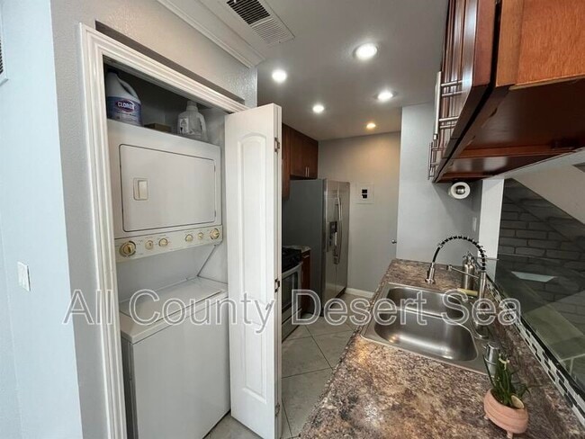 Building Photo - 16404 Vista Roma Cir