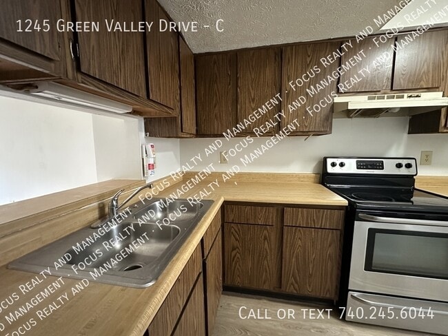 Building Photo - 1245 Green Valley Dr