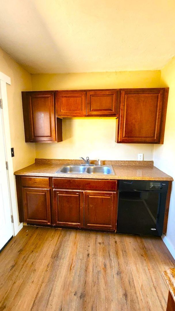 Building Photo - 3 BED 1 Bath Home Andys Sub Addition Bethany, OK