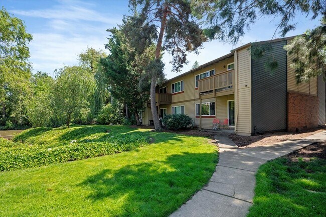 Building Photo - 3950 SW 102nd Ave