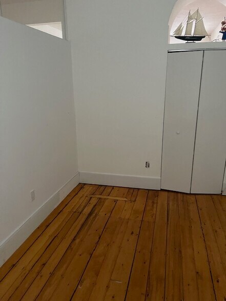 Building Photo - 106 Pleasant St