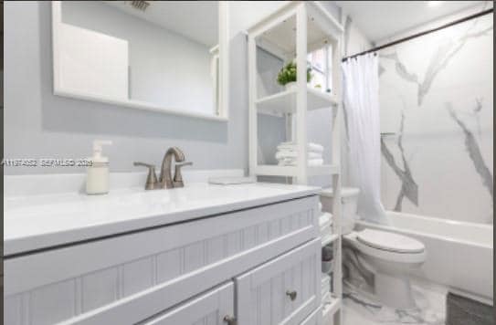 Building Photo - 7125 NW 173rd Dr