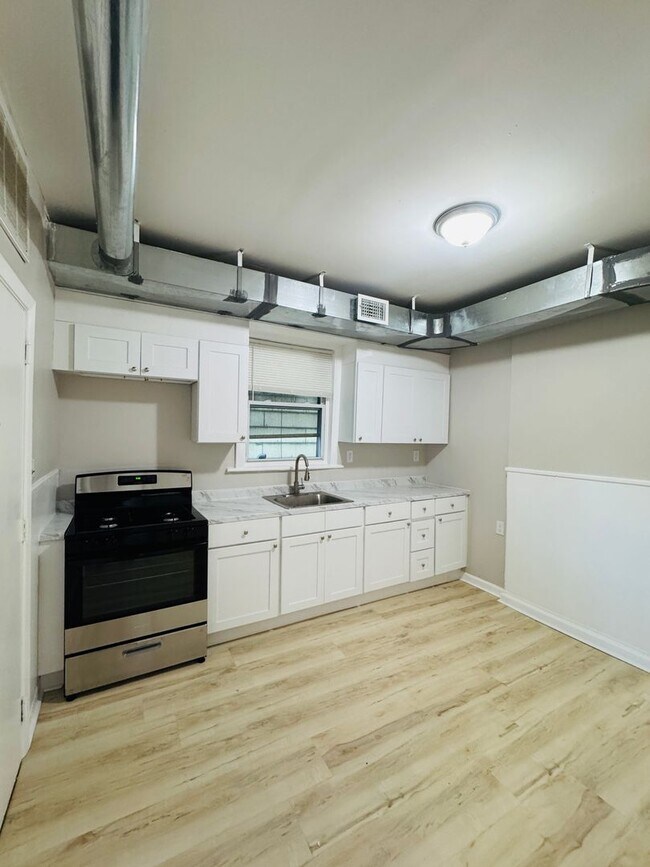 Building Photo - 38 S 17th St