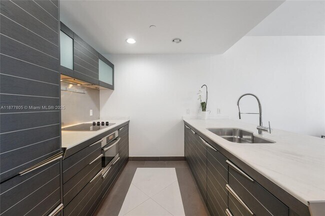 Building Photo - 200 Biscayne Blvd Way