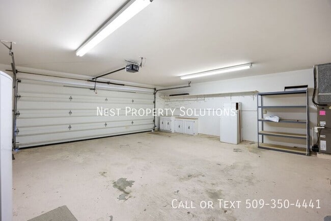 Building Photo - 1227 Fairway Dr NE