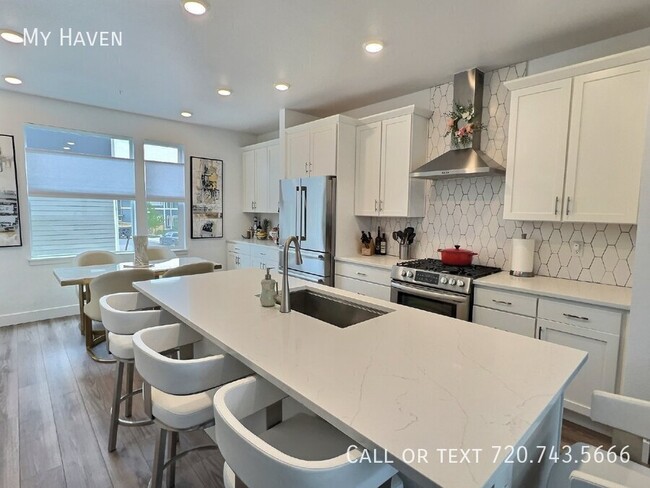 Building Photo - Beautiful and Spacious New Townhome in Nor...