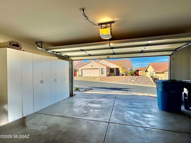 Building Photo - 9970 N Colony Dr