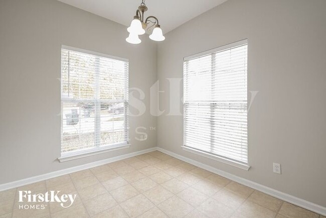 Building Photo - 4872 Longmeadow Dr