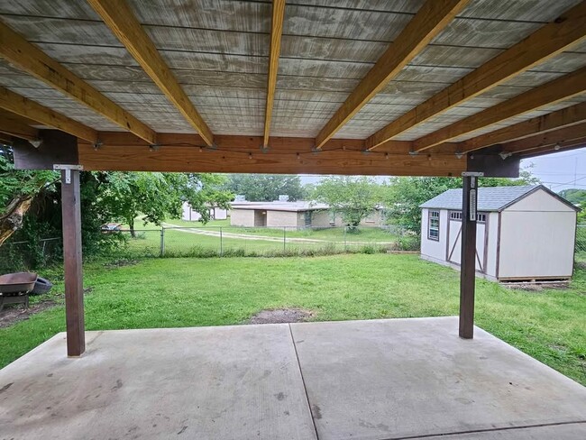 Building Photo - 1106 Ann Dr