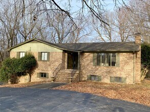 Building Photo - 3925 Halehaven Dr