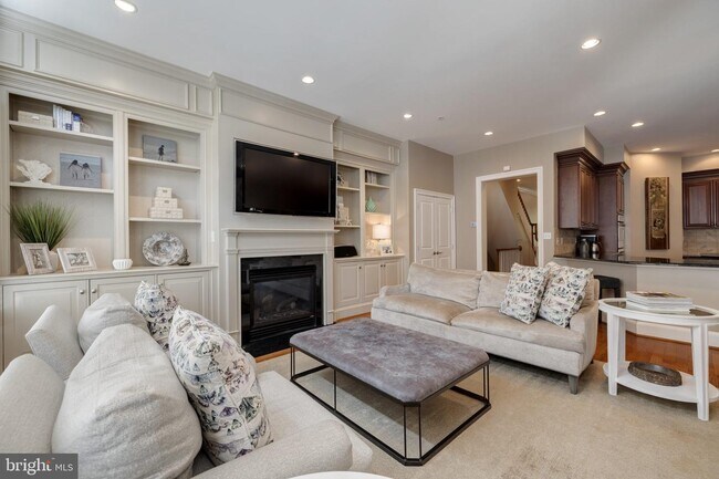 Building Photo - 712 Bracey Ln