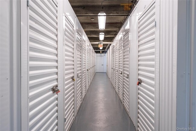 Building Photo - 25 Leroy Pl