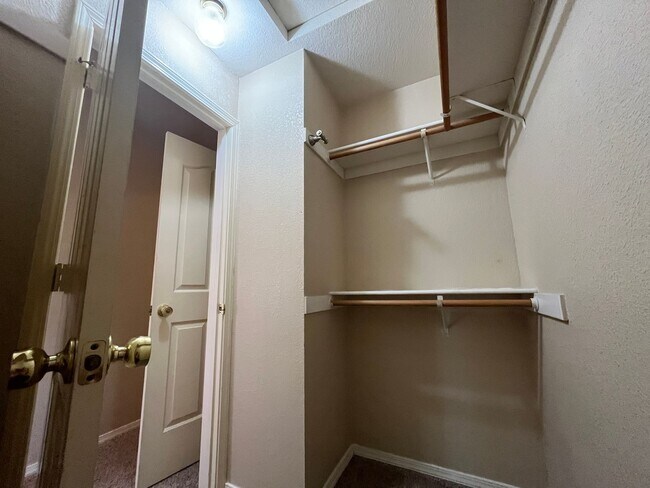 Building Photo - Mary Lake home! Must see!