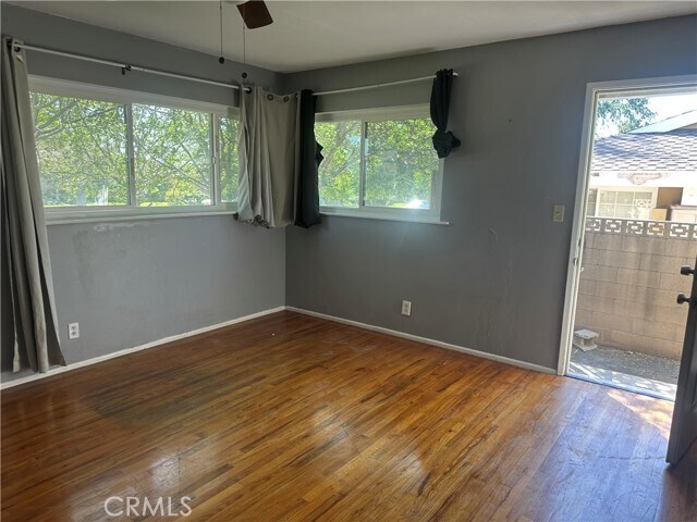 Building Photo - 3025 E Hillcrest Ave