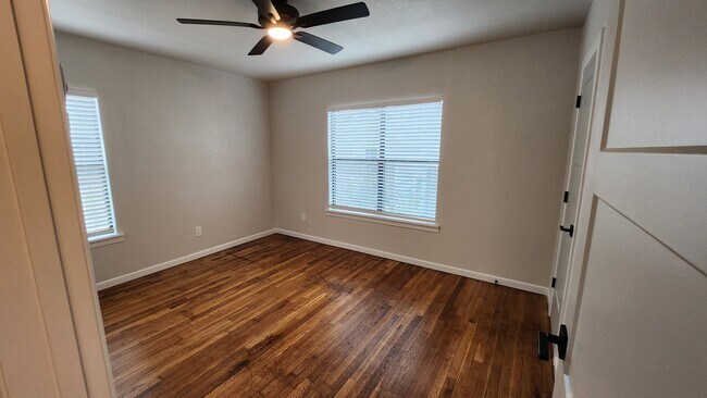 Building Photo - 1503 S 15th St