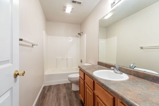 Building Photo - Single-Family Home in Black Oak Estates, Branson