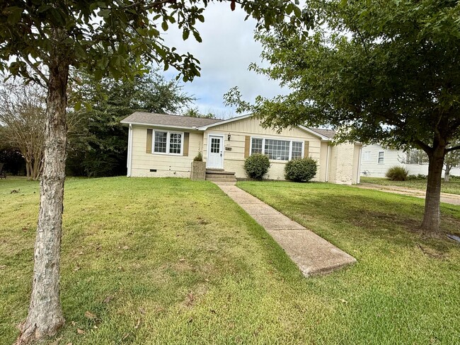 Primary Photo - 1405 Clayton Ave