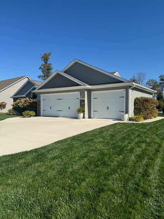 Building Photo - 6808 Verandah Ln