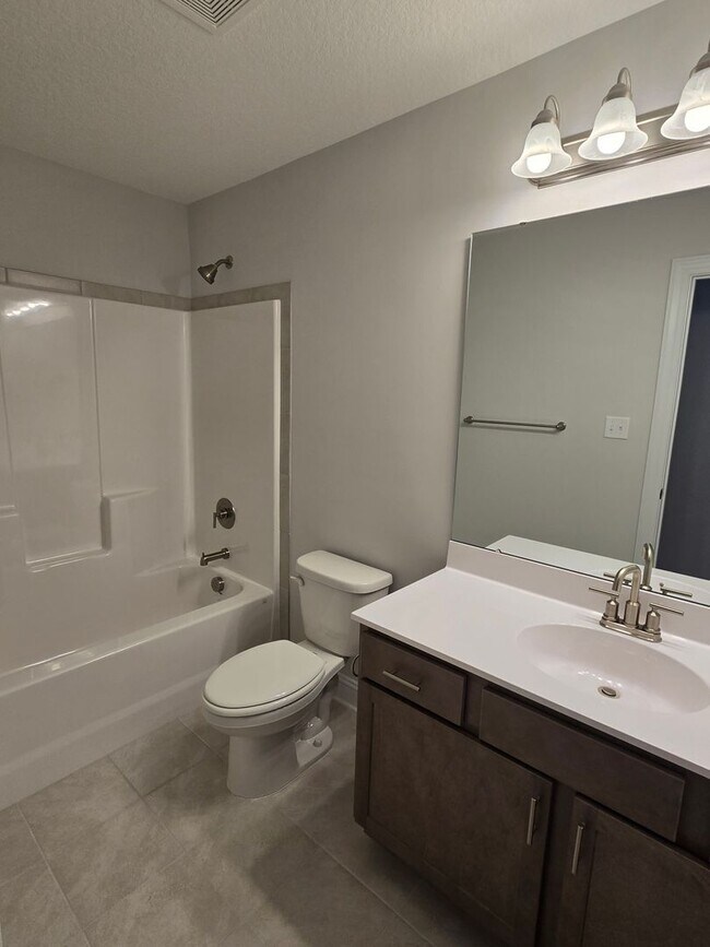 Building Photo - 918 Uplands Ln