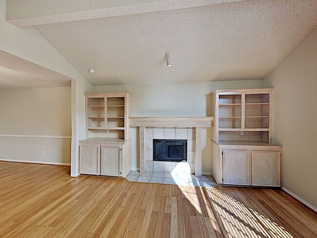 Building Photo - *No App Fee.*1 Month FREE Rent w/move in b...
