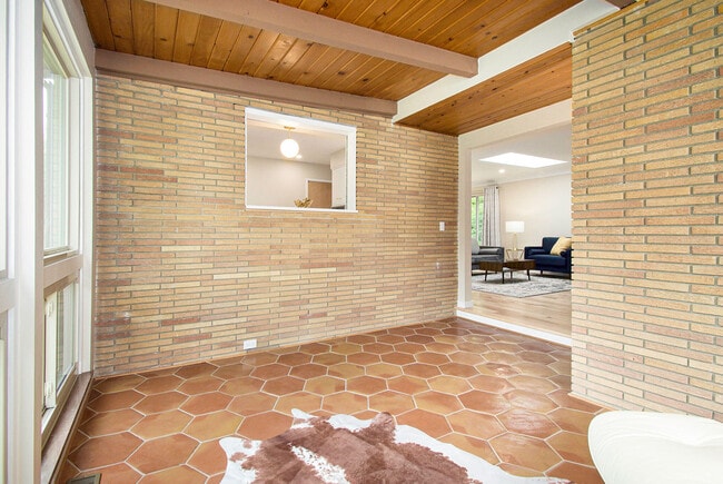 Building Photo - 1525 Arborview Blvd