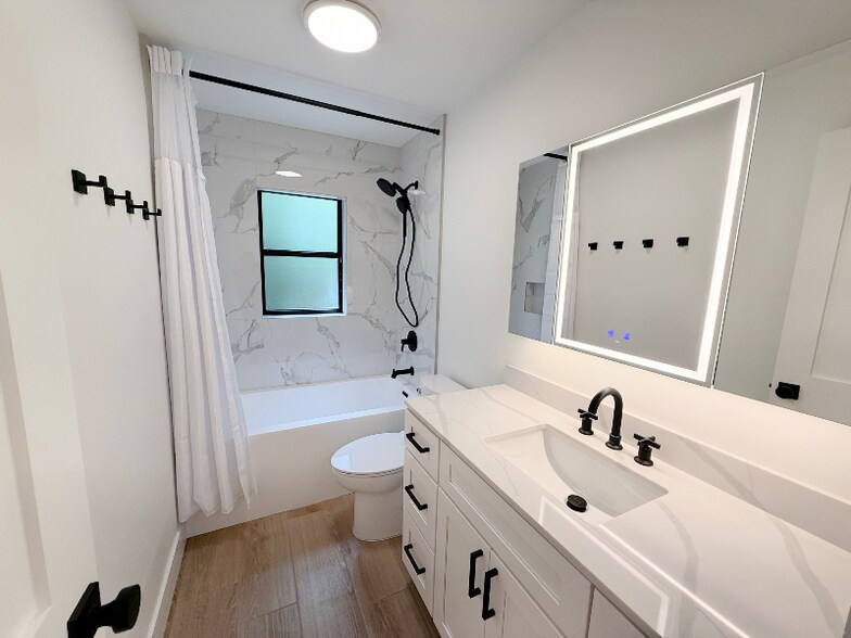 Building Photo - 3278 E Crown Dr