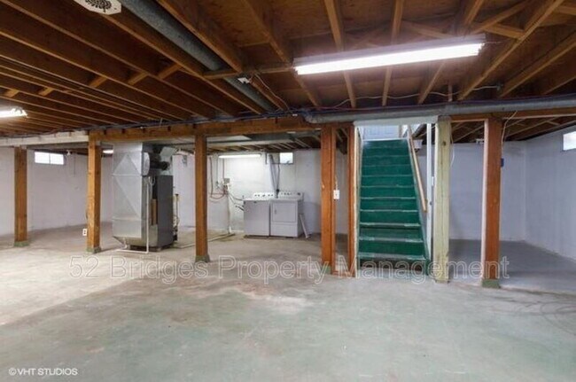 Building Photo - 2904 E 40th Ct
