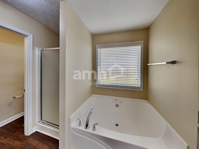 Building Photo - 303 Cole Creek Dr