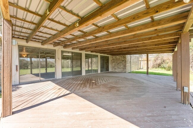 Building Photo - 18 Panorama Dr