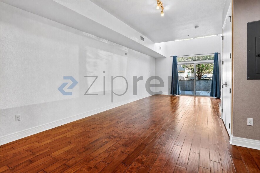 Building Photo - Unit 101