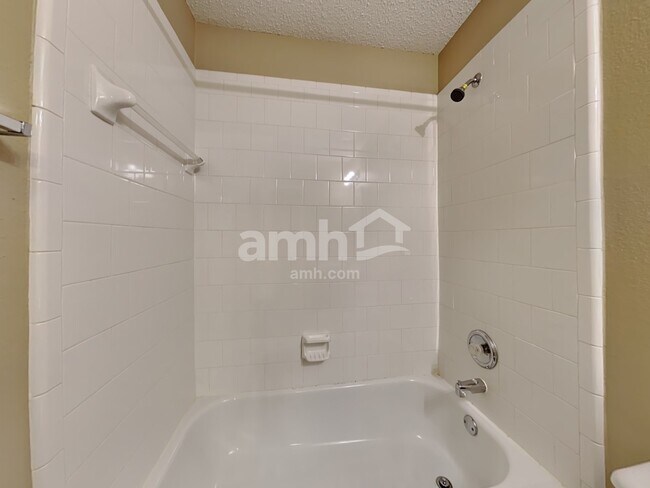 Building Photo - 1420 Mosscreek Dr