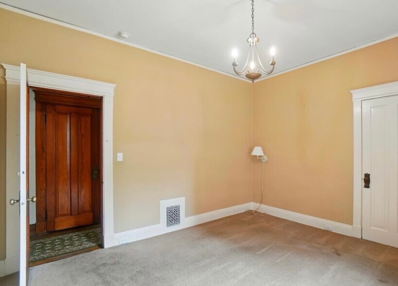 bedroom - 513 Howell Ave