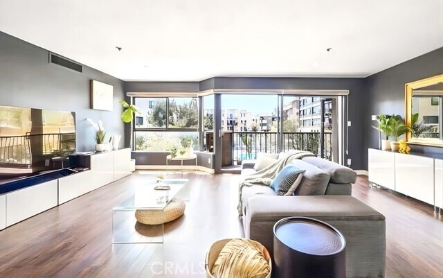 Building Photo - 727 S Ardmore Ave