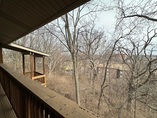 Building Photo - 5821 Oakwood Dr