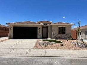 Building Photo - Beautiful 4 Bedroom Home in Hurricane!