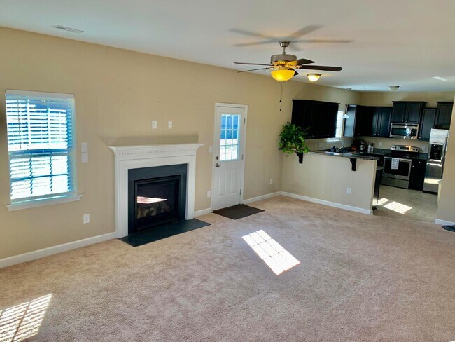 Building Photo - 211 Rainmaker St