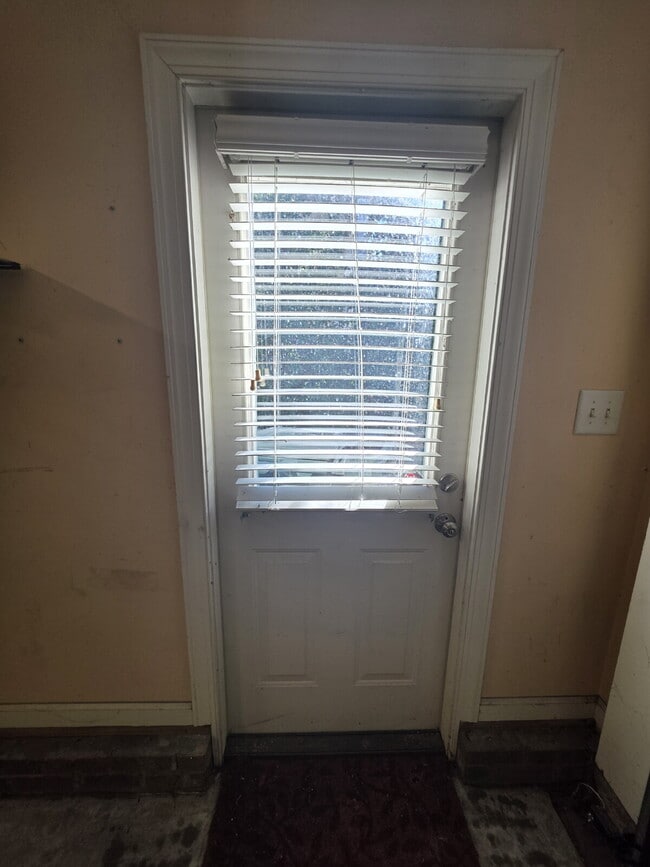 Building Photo - Spacious 4-Bedroom Home for Rent in Kings ...