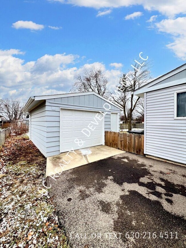 Building Photo - ***FULLY UPDATED RANCH / 3BDRM - 1BTH / SS...